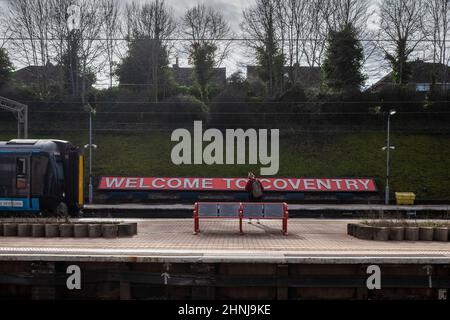 Coventry, Großbritannien. 17. Februar 2022. Allgemeine Ansicht der Schilder in Coventry. Der Gewerkschaftsführer Sir Keir Starmer soll über einen Streik von Mitgliedern von Unite in Coventry gelacht haben, da sich ein örtlicher arbeitsrat und Mitarbeiter der Müllabfuhr weiterhin in einem Lohnstreit befinden. Kredit: Stephen Chung / Alamy Live Nachrichten Stockfoto
