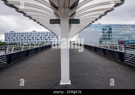 Bells Bridge Glasgow, Fußgängerbrücke über den Fluss Clyde. Stockfoto