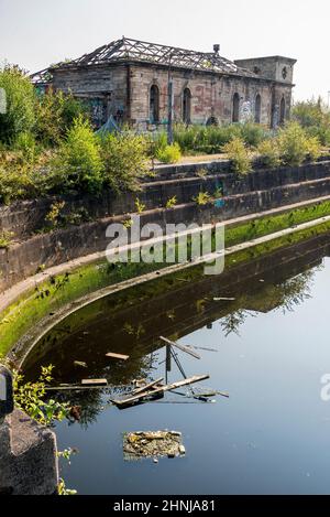 Verlassene Pumphouse in verlassenen Glasgow Graving Docks. Stockfoto