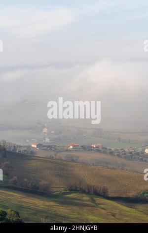 Blick vom Pincio, Aussichtspunkt Marche, Nebel, Potenza Picena, Italien, Europa Stockfoto