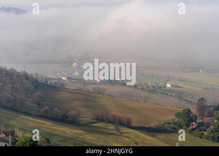 Blick vom Pincio, Aussichtspunkt Marche, Nebel, Potenza Picena, Italien, Europa Stockfoto