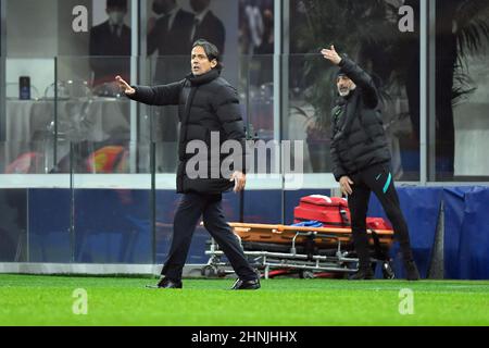 Mailand, Italien. 16th. Februar 2022. Die Managerin Simone Inzaghi von Inter Mailand wurde während des UEFA Champions League-Spiels zwischen Inter und Liverpool bei Giuseppe Meazza in Mailand gesehen. (Foto: Gonzales Photo/Alamy Live News Stockfoto