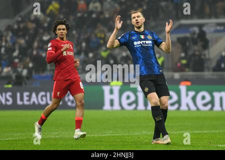 Mailand, Italien. 16th. Februar 2022. Edin Dzeko (9) von Inter gesehen während des UEFA Champions League-Spiels zwischen Inter und Liverpool bei Giuseppe Meazza in Mailand. (Foto: Gonzales Photo/Alamy Live News Stockfoto