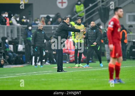 Mailand, Italien. 16th. Februar 2022. Die Managerin Simone Inzaghi von Inter Mailand wurde während des UEFA Champions League-Spiels zwischen Inter und Liverpool bei Giuseppe Meazza in Mailand gesehen. (Foto: Gonzales Photo/Alamy Live News Stockfoto