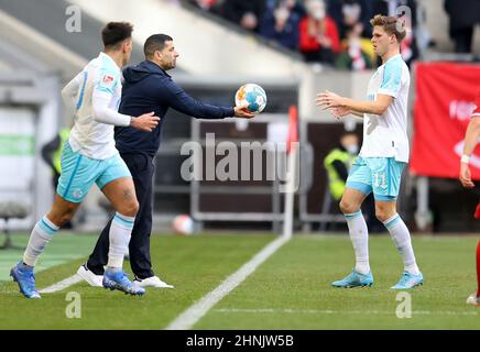 firo: 02/13/2022 Fuvuball, Fußball, 2nd Bundesliga, Saison 2021/2022, F95 Fortuna Dvºsseldorf, Düsseldorf - FC Schalke 04 2:1 Trainer Diwidrios Grammozis und Marius Bvºlter Stockfoto