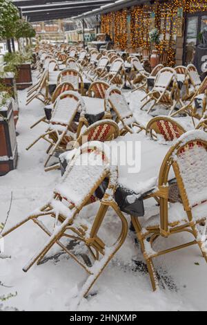 Restaurant Cafe Terrasse Unter Schneedecke Winterwetter Stockfoto