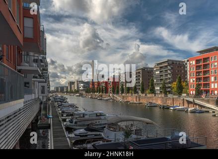 Wohn- und Geschäftshäuser im Westhabor-Viertel, Frankfurt, Deutschland Stockfoto