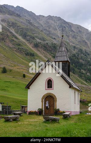 Alpine Kirche in Kurzras Stockfoto