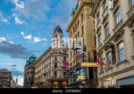 WIEN, ÖSTERREICH - 1. SEPTEMBER 2013: Klassische Architektur und Stadtszene in Wien, Österreich Stockfoto