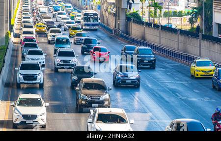 Stadtleben starker Stau Rush Hour in Bangkok Thailand. Stockfoto