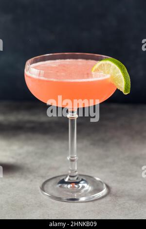 Erfrischender Tequila Siesta Cocktail mit Grapefruit und Limette Stockfoto
