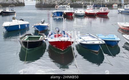 Boote vertäut an einem dock Stockfoto