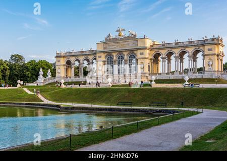 Gloriette in den Gärten Schönbrunn Stockfoto