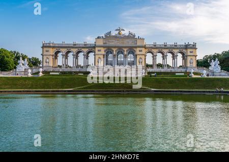 Gloriette in den Gärten Schönbrunn Stockfoto