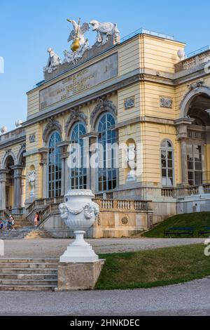 Gloriette in den Gärten Schönbrunn Stockfoto