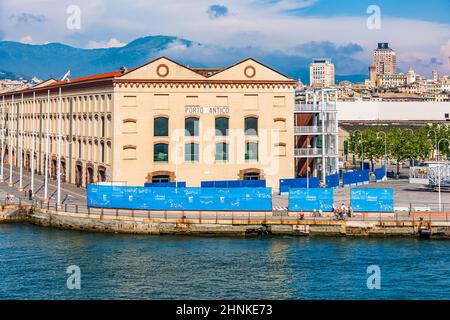 Alter Hafen in Genua Stockfoto