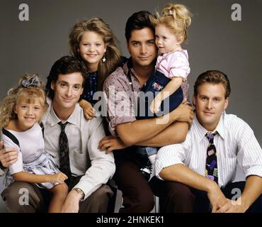 MARY-KATE OLSEN, ASHLEY OLSEN, BOB SAGET, JOHN STAMOS, DAVE COULIER, JODIE SWEETIN und CANDACE CAMERON BURE in FULL HOUSE (1987), Regie: JEFF FRANKLIN. Quelle: LORIMAR PRODUCTIONS / Album Stockfoto