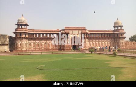 Agra Fort ist ein historisches Fort für Mughal Kaiser akbar in agra Stadt uttar pradesh gebaut. Dieses Fort ist auf 94 Hektar verteilt. Stockfoto