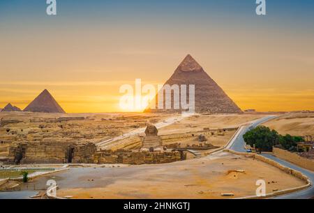 Hochebene mit Pyramiden Stockfoto