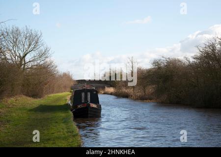 Ein Schmalboot vertäute am Middlewich-Zweig des Shropshire Union Kanals Stockfoto