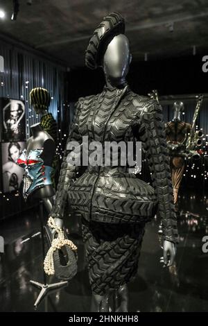 THIERRY MUGLER COUTURISSIME AUSSTELLUNG IM MUSÉE DES ARTS DECORATIFS Stockfoto