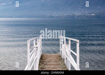 Ponton auf dem Lac du Bourget in Savoy (Frankreich) Stockfoto