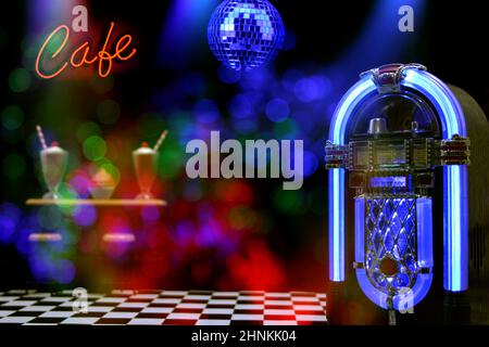 Jukebox in Bar mit Disco Ball und Bokeh Composite Image Stockfoto