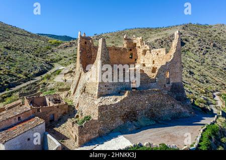 Schloss Jarque de Moncayo, in der spanischen Gemeinde Zaragoza gelegen und in ernsthafter Ruinengefahr. Stockfoto