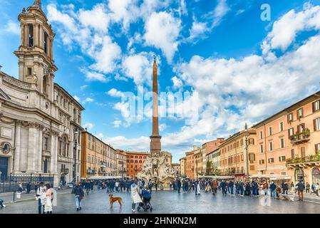 Die malerische Piazza Navona, ein berühmter Platz im Zentrum von Rom, Italien Stockfoto