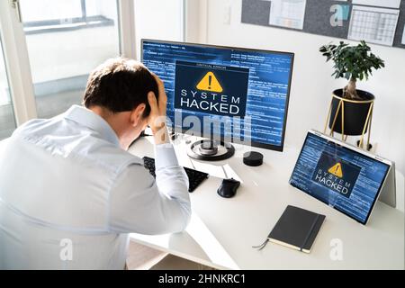 Computersystem Gehackt. Bildschirm „Virensoftware“ Auf Dem Monitor Stockfoto