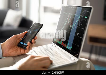 Börsenmakler Trading Aktien Online Auf Laptop Stockfoto