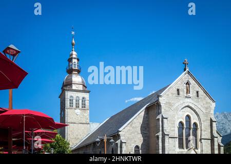 Kirche im Dorf des Grand Bornand, Frankreich Stockfoto