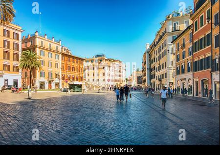 Blick auf die Piazza di Spagna, den berühmten Platz in Rom, Italien Stockfoto