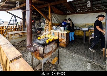 Ein kleines Restaurant an der Transalpine Straße in den karpaten in rumänien Stockfoto