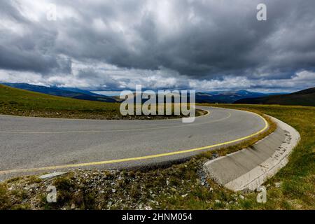 Die Straße Transalpinain die Karpaten von Rumänien Stockfoto