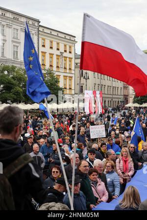Krakau Polen - Wir bleiben die Regierung verlässt! Die Menschen protestieren gegen das Urteil des Verfassungsgerichts. Stockfoto