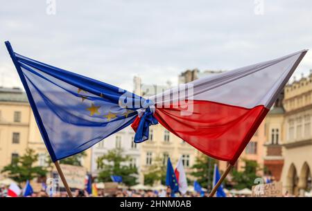 Krakau Polen - Wir bleiben die Regierung verlässt! Die Menschen protestieren gegen das Urteil des Verfassungsgerichts. Stockfoto