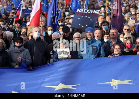 Krakau Polen - Wir bleiben die Regierung verlässt! Die Menschen protestieren gegen das Urteil des Verfassungsgerichts. Stockfoto
