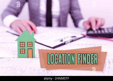Textschild mit Location Finder, Business Showcase Ein Service, der die Adresse eines ausgewählten Ortes sucht Neue Wohnraten und Investitionen Stockfoto