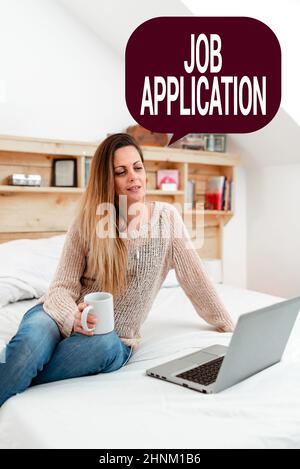 Sign Anzeige Bewerbung, Geschäftsidee das Standard-Geschäftsdokument dient einer Reihe von Zwecken Lesen Sie interessante Artikel Online, Lösen Stockfoto