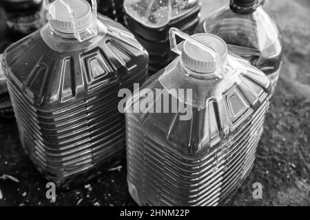 Gebrauchte Ölflaschen Stockfoto