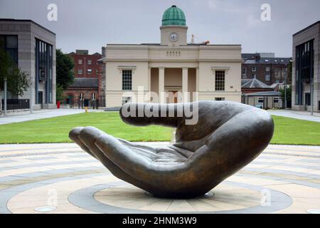 Wunschhandskulptur in Dublin Republik Irland Stockfoto