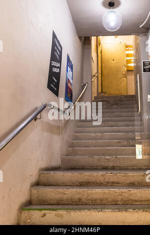 Treppe zum Stand-up-Show auf Kusnetsky Most Stockfoto