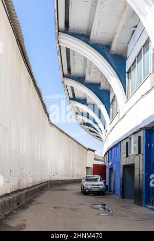 Das Lager in der Tribüne des offenen Stadions Izmailovo Stockfoto