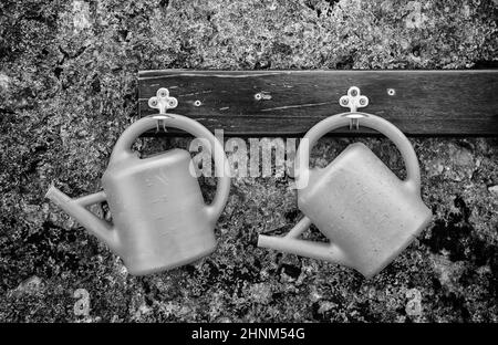 Gießkannen aus Kunststoff Stockfoto