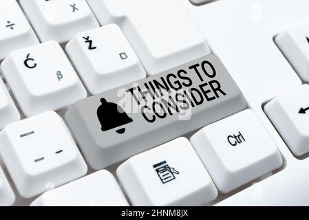 Zeichen anzeigen Dinge zu beachten, Internet-Konzept Denken Sie über etwas sorgfältig, um die Entscheidung zu treffen abstrakte Schreibkraft Üben Speed Typing Stockfoto