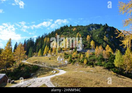 Katringifel (1542 Meter) und (Katrinalm (1393 Meter) in Bad Ischl (Salzkammergut, Bezirk Gmunden, Oberösterreich, Österreich) - Katringifel (1542 Meter) und Katrinalm (1393 Meter) in Bad Ischl (Salzkammergut, Bezirk Gmunden, Oberösterreich, Neustadt) Stockfoto