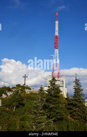 Katringifel (1542 Meter) und (Katrinalm (1393 Meter) in Bad Ischl (Salzkammergut, Bezirk Gmunden, Oberösterreich, Österreich) - Katringifel (1542 Meter) und Katrinalm (1393 Meter) in Bad Ischl (Salzkammergut, Bezirk Gmunden, Oberösterreich, Neustadt) Stockfoto