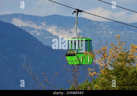 Katringifel (1542 Meter) und (Katrinalm (1393 Meter) in Bad Ischl (Salzkammergut, Bezirk Gmunden, Oberösterreich, Österreich) - Katringifel (1542 Meter) und Katrinalm (1393 Meter) in Bad Ischl (Salzkammergut, Bezirk Gmunden, Oberösterreich, Neustadt) Stockfoto