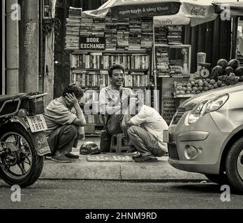 27th Mai 2016. Vietnam, Nha-Trang, Bücheraustausch auf der Straße Stockfoto